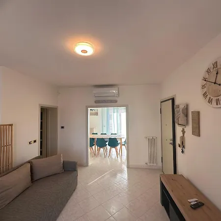 Nyaraló House *